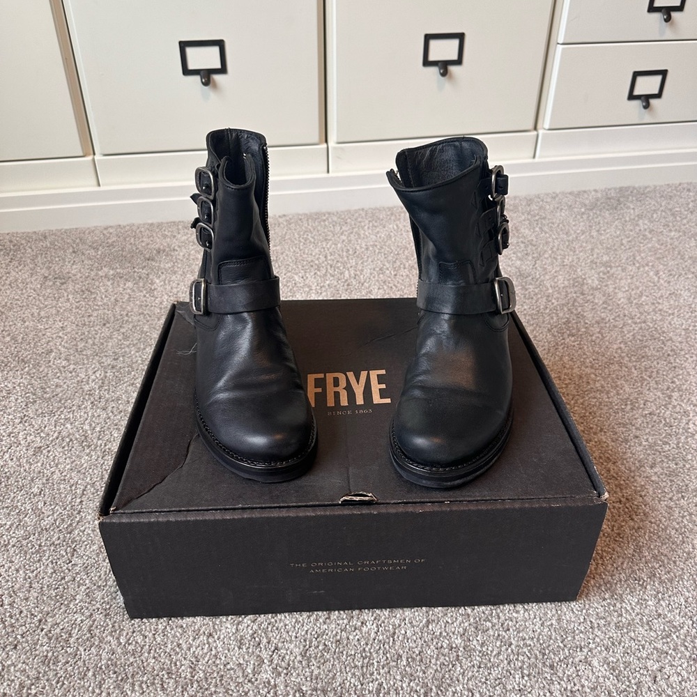 Frye Veronica Belted Short combat boot - black size 8 NEW in box